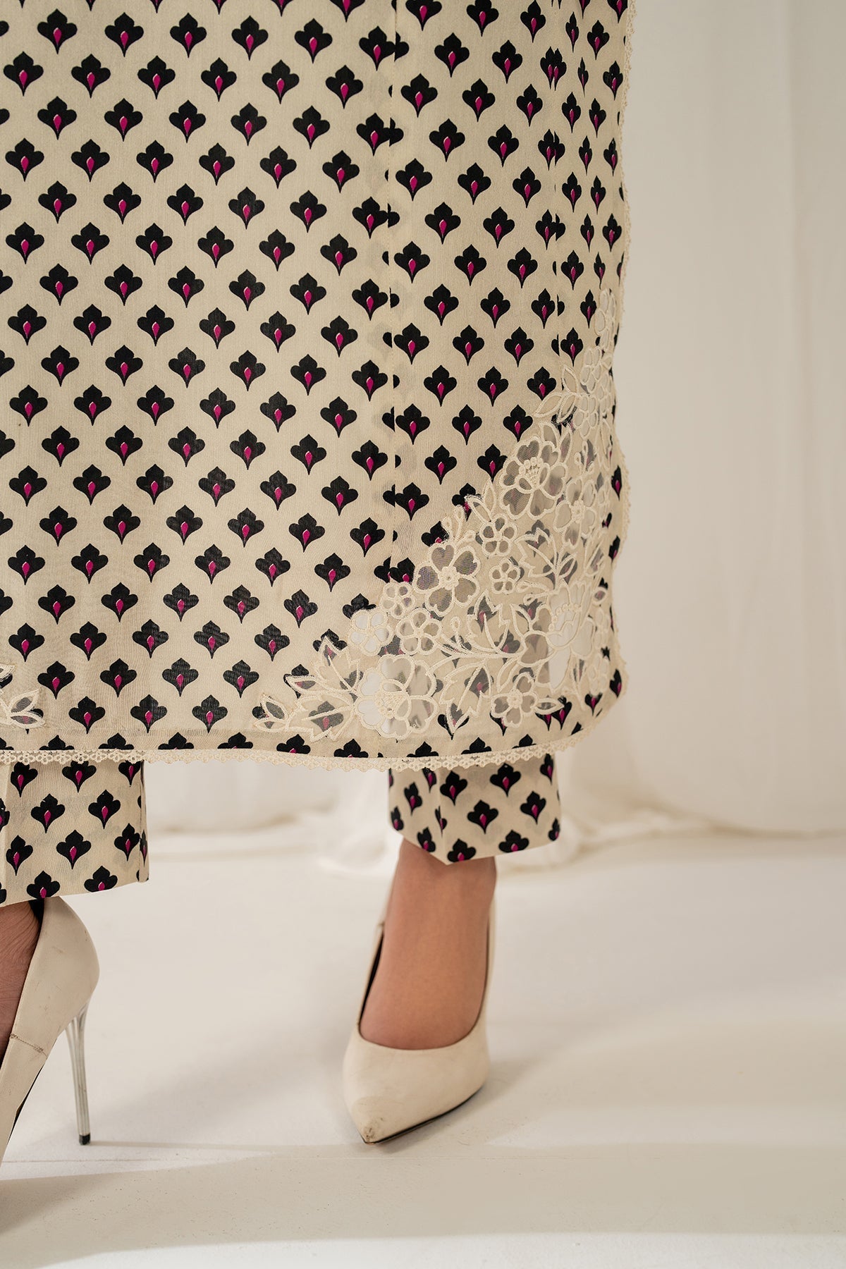 BAROQUE 3PC KARANDI PRINTED SHIRT WITH KARANDI PRINTED DUAPTTA AND TROUSER - 1703